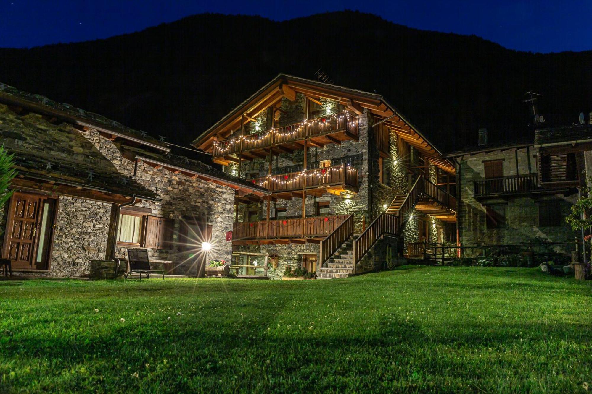 Le Petit Coeur Residence De Montagne La Salle Exterior photo